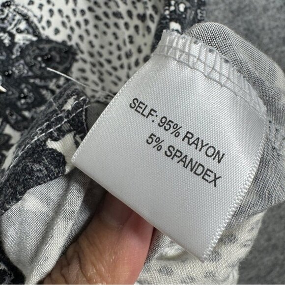 Rose & Olive Women's Boho Paisley Print Rayon Blend Lace Trim Top Size 3X - Picture 8 of 15